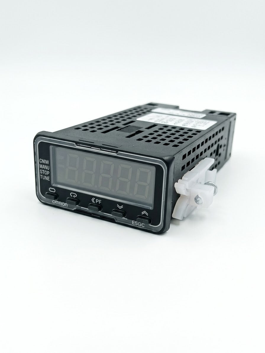Controlador de temperatura Omron E5GC-QX0A6M-000