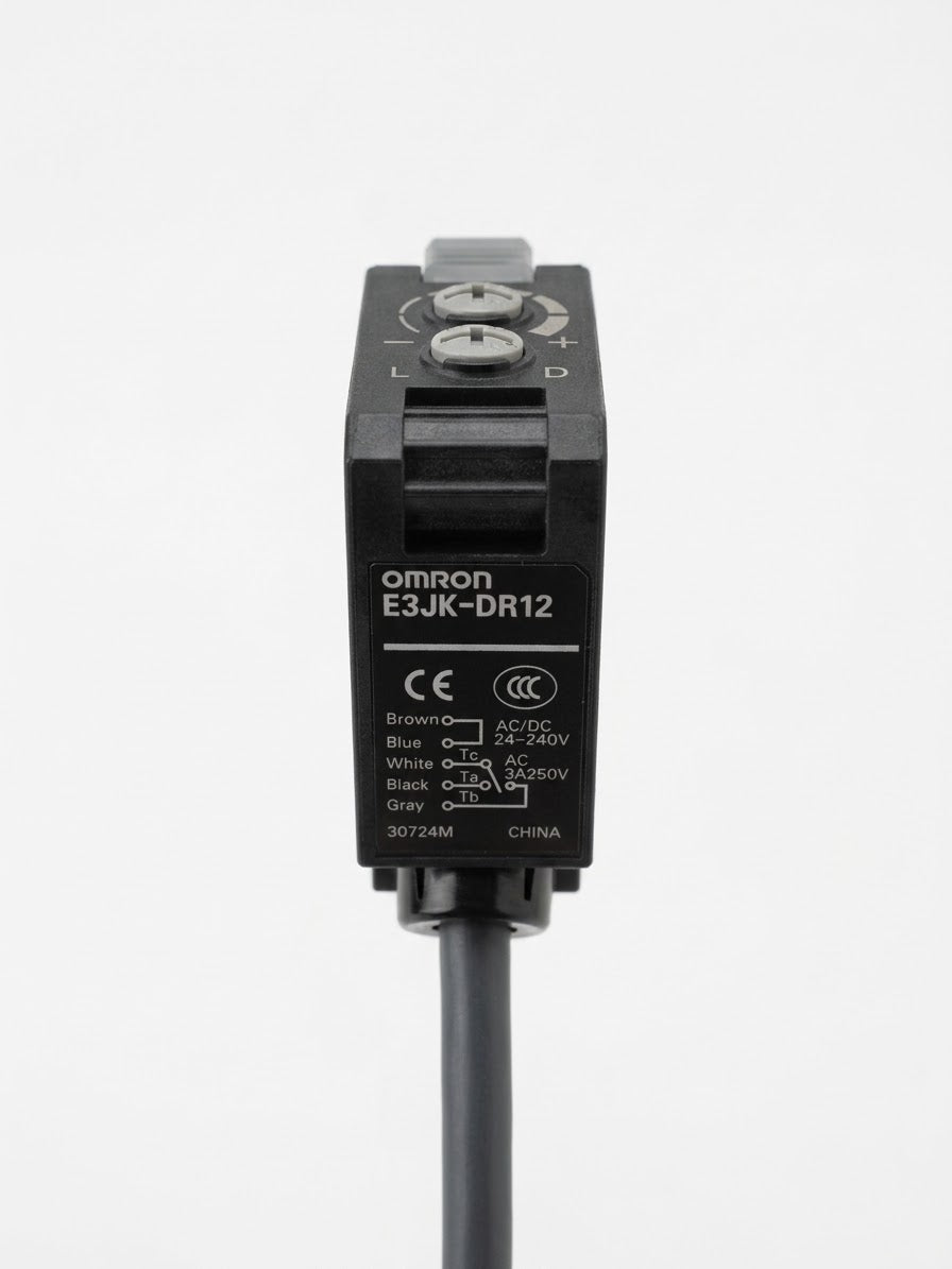 Sensor fotoeléctrico de reflexión difusa OMRON E3JK-DR12